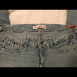 Light wash Hollister skinny jeans